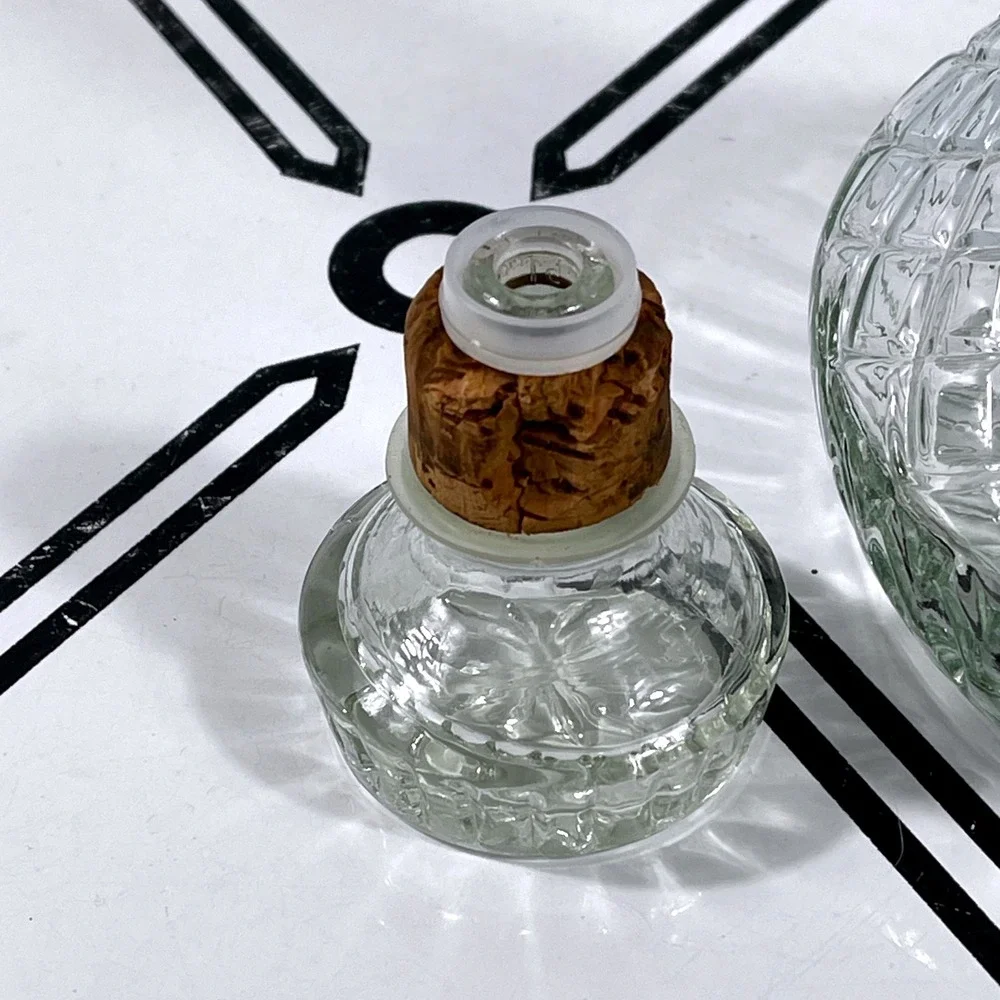 VTG Mogen David Cut Glass‎ Decanter Bottle w Cork Stopper 1980 Barware Genie